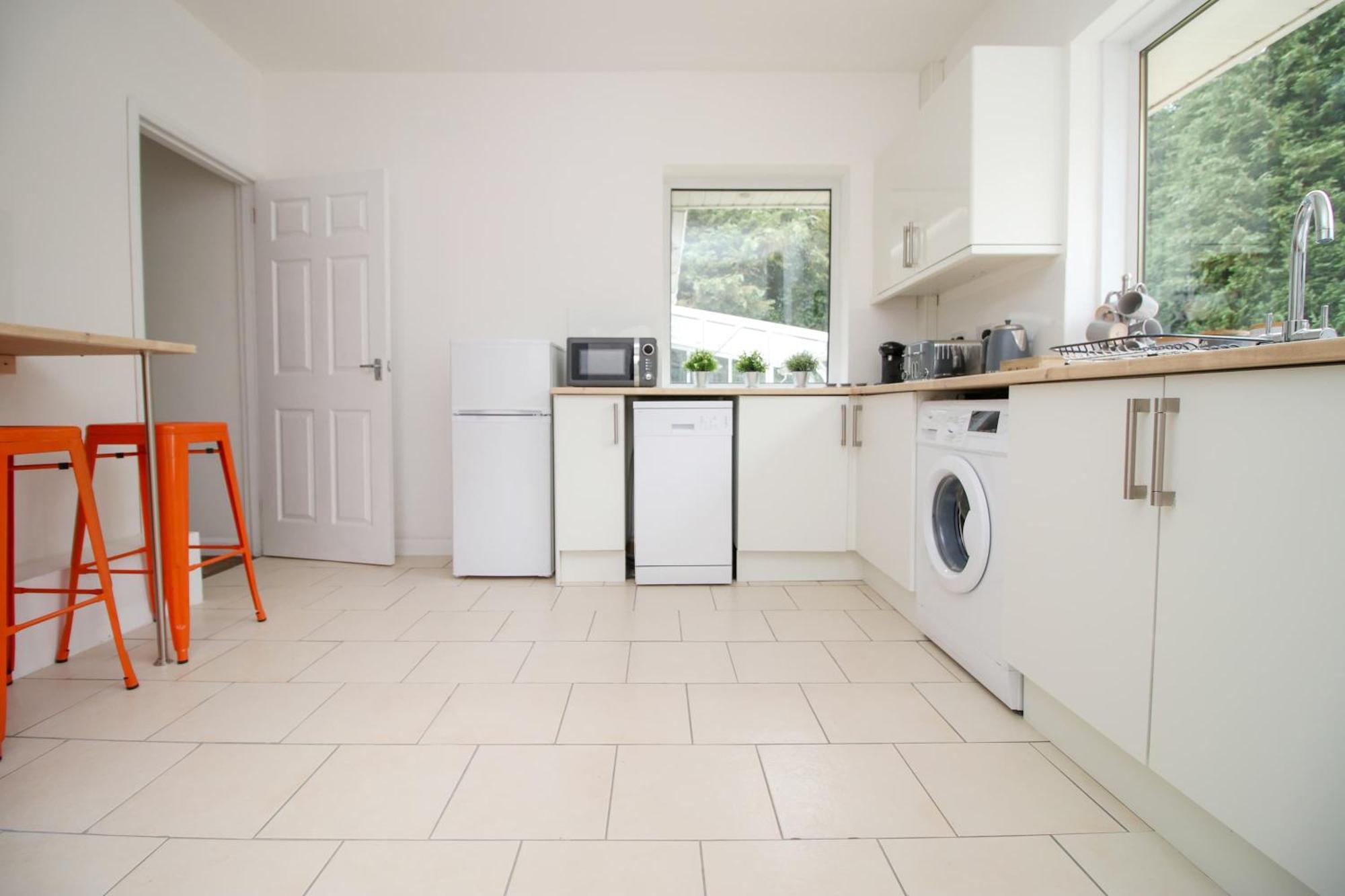 The Lockett Wonderful Large Bungalow Plympton, Plymouth Free Parking By Staystaycations Dış mekan fotoğraf
